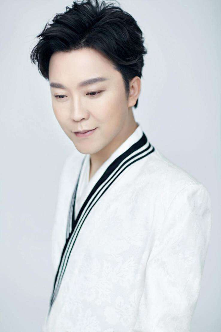 涓流计划# 李玉刚是草根出身,他是家中最小的儿子