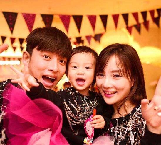 万物皆可云# 虽然贾乃亮和李小璐离婚了,但是从甜馨的状态上来看