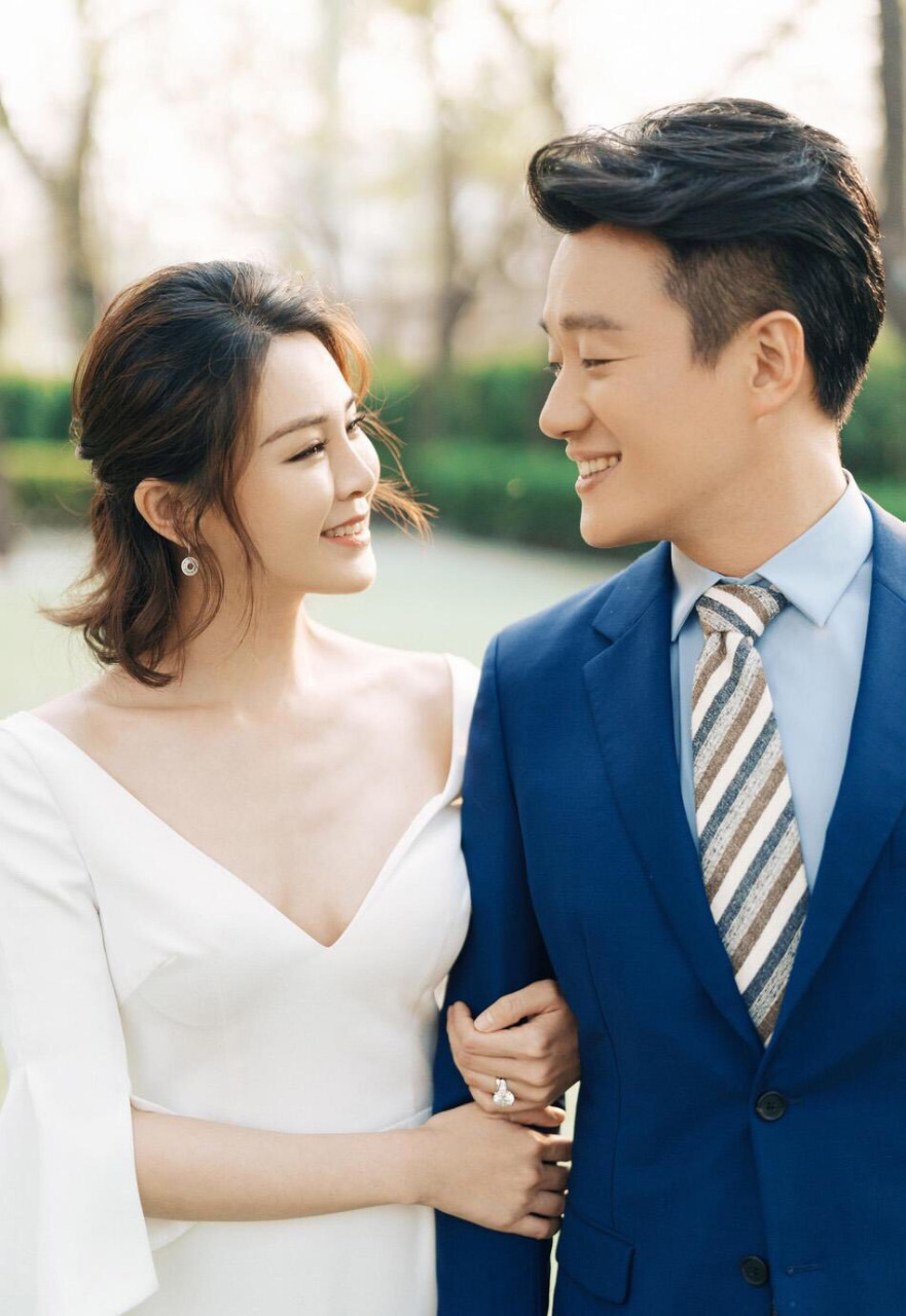 万物皆可云# 佟大为和关悦,两人之前是师生关系,不过后来相恋多年