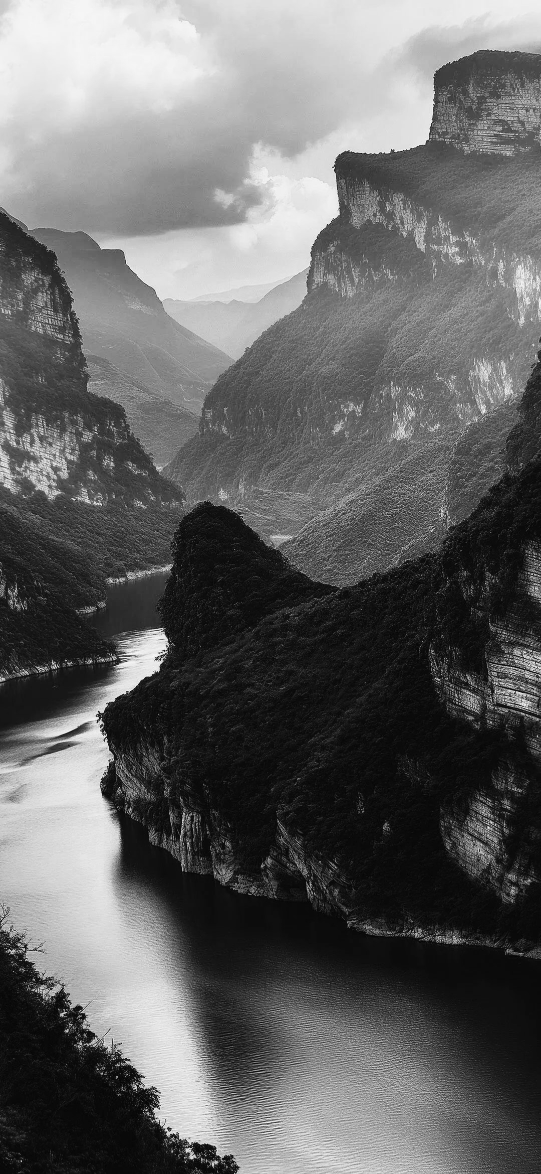 你瞧那黑白山水,多妙!墨重的是山疙瘩,淡的是雾气,几笔飞白就是流水