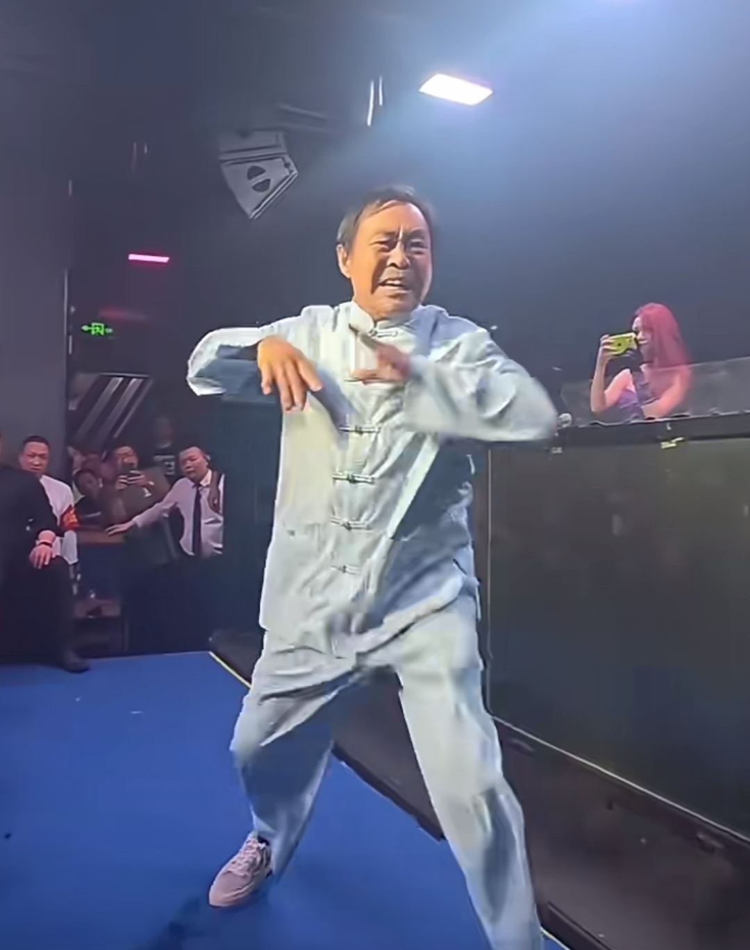 国际武术大师马保国表演闪电五连鞭, 我看着咋这么像广场舞