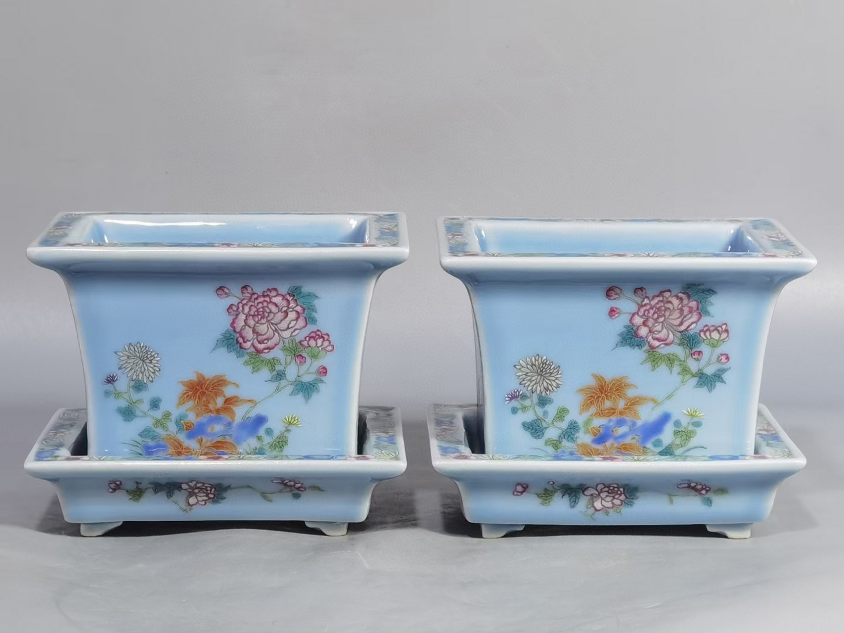 清中期天蓝釉粉彩花卉四方花盆一对
