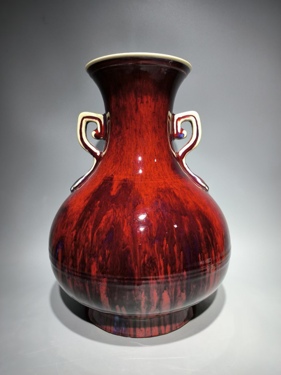 清早期琅窑红釉双耳赏瓶