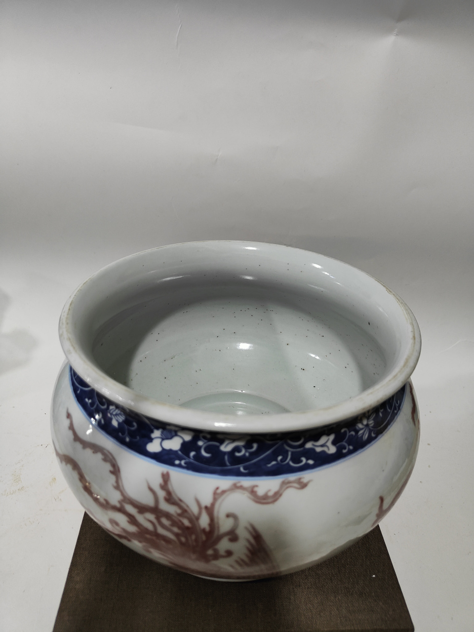 清中期青花釉里红神兽图文房卷缸