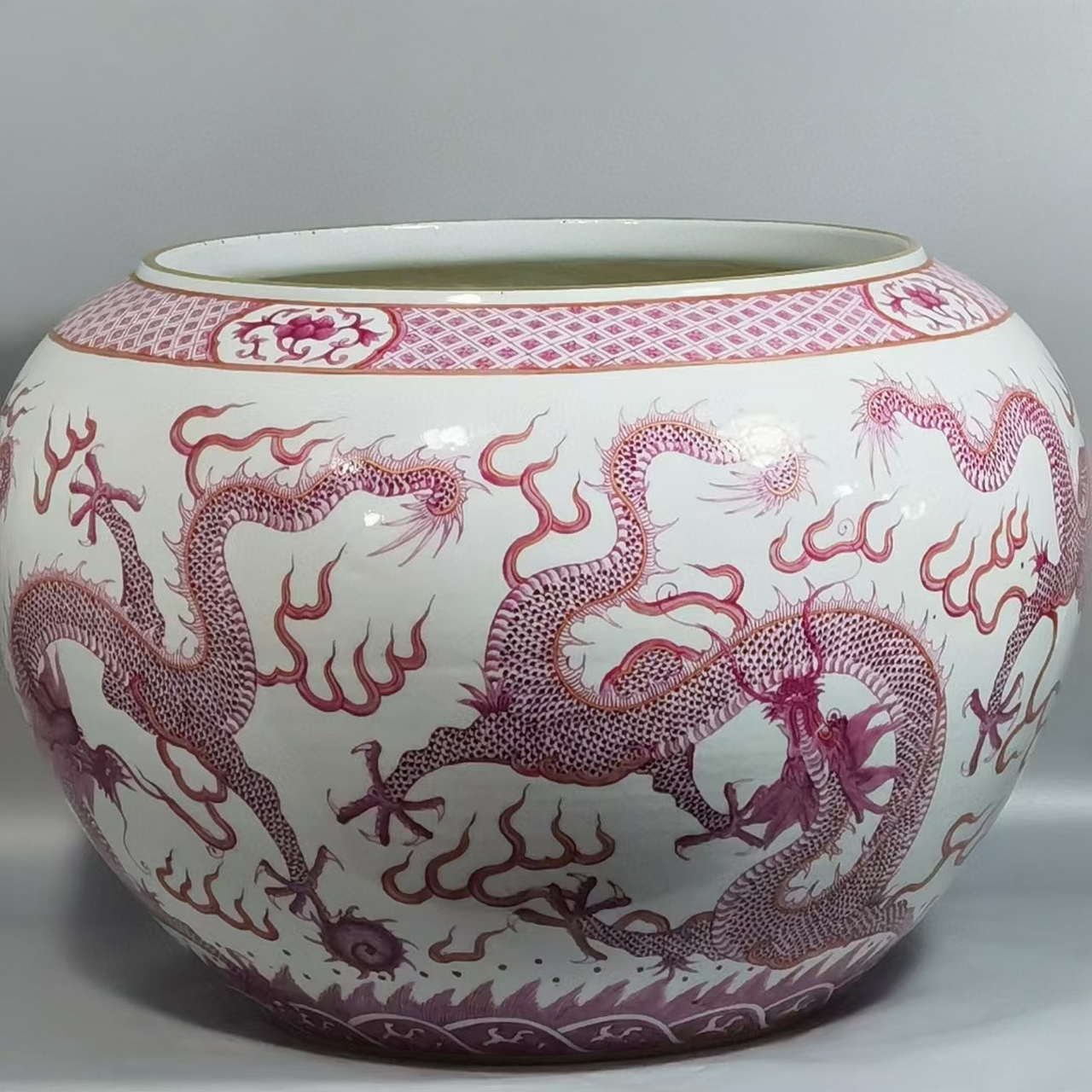 清中期玛瑙红龙纹缸