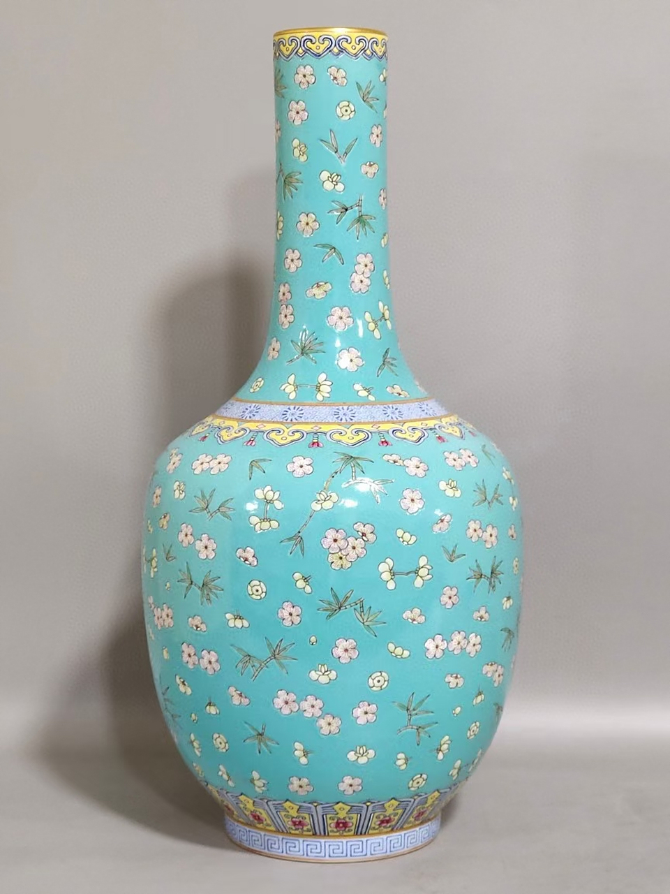 清中期松石绿釉粉彩碎花图赏瓶