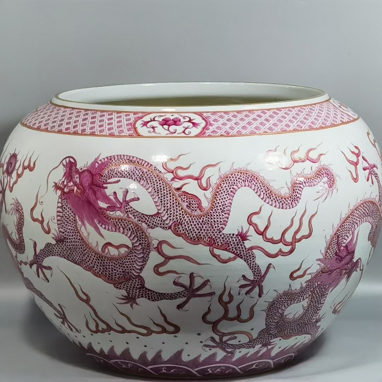 清中期玛瑙红龙纹缸