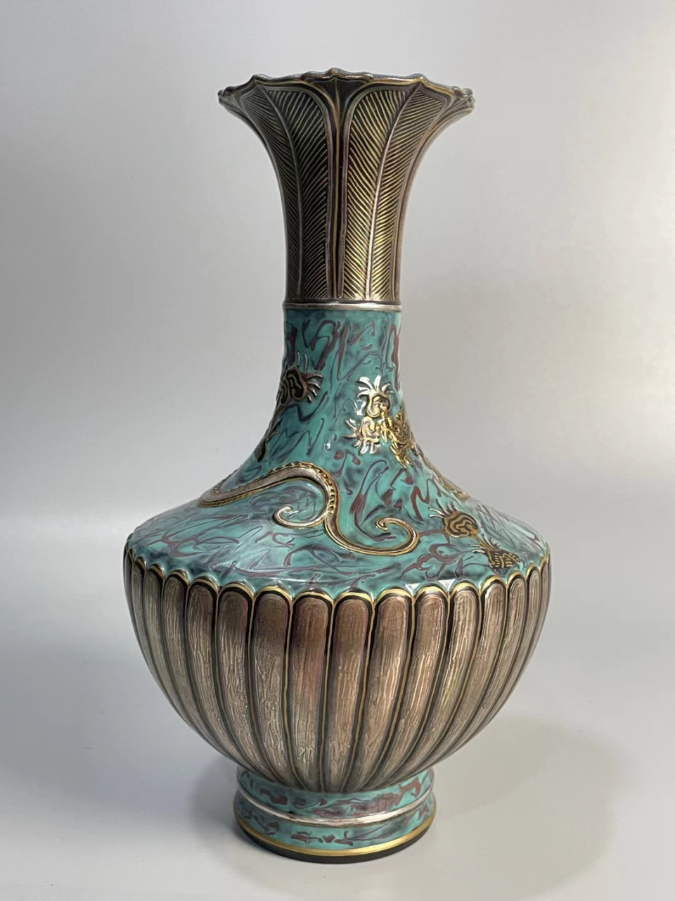 清中期古铜釉堆画莲花龙纹赏瓶