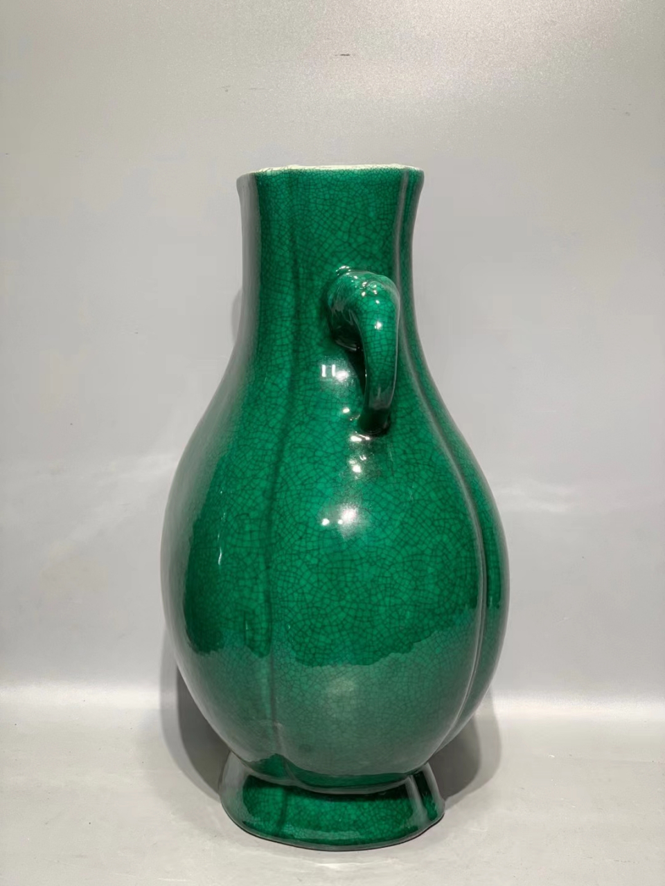 清中期绿哥釉双耳尊