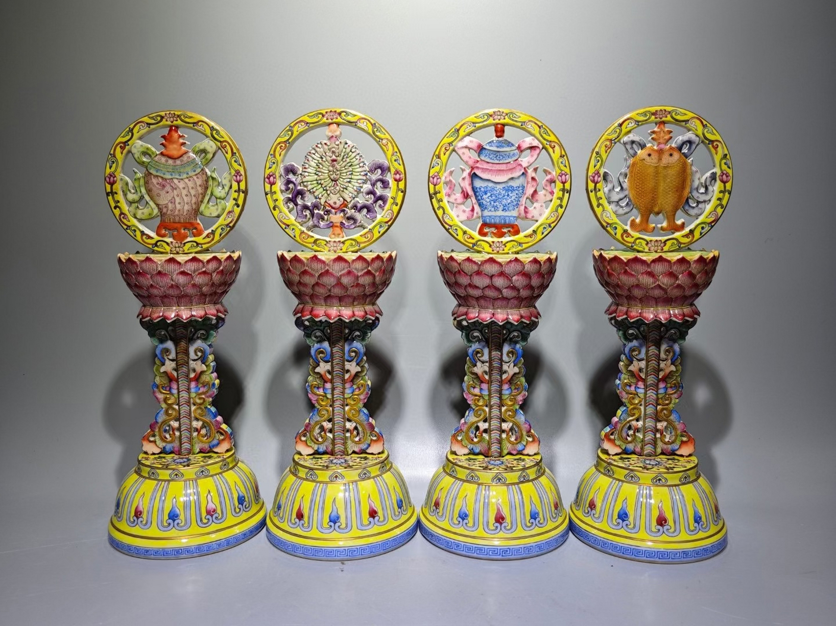 清中期完整一套粉彩莲托八宝瓷雕