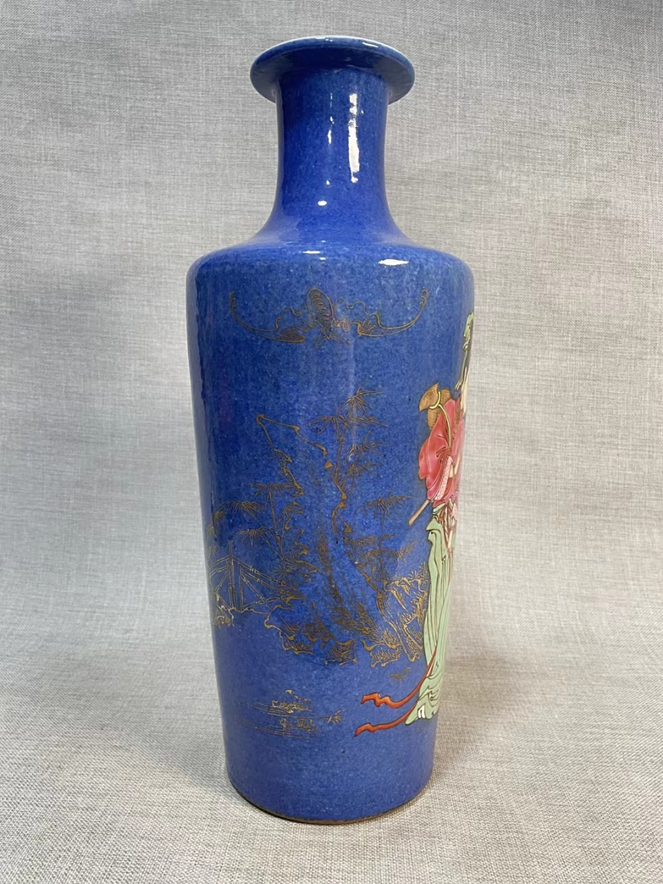 清早期洒蓝釉粉彩描金人物故事棒槌瓶