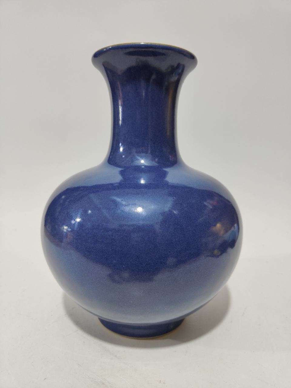 清早期霁蓝釉赏瓶