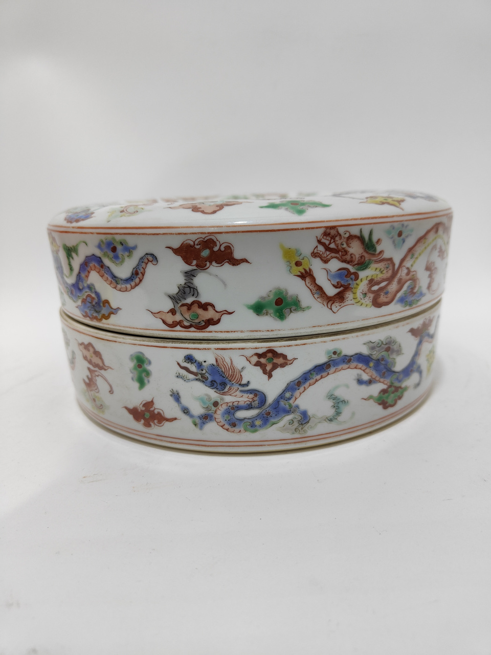 清中期五彩龙纹朝珠盒