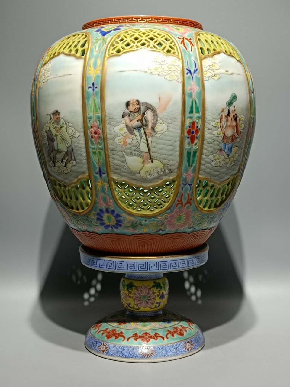 清中期洋彩八仙人物宫灯