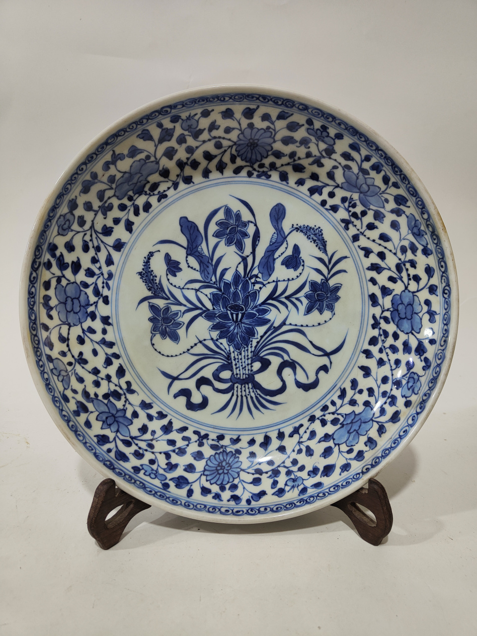 清早期青花一束莲纹赏盘