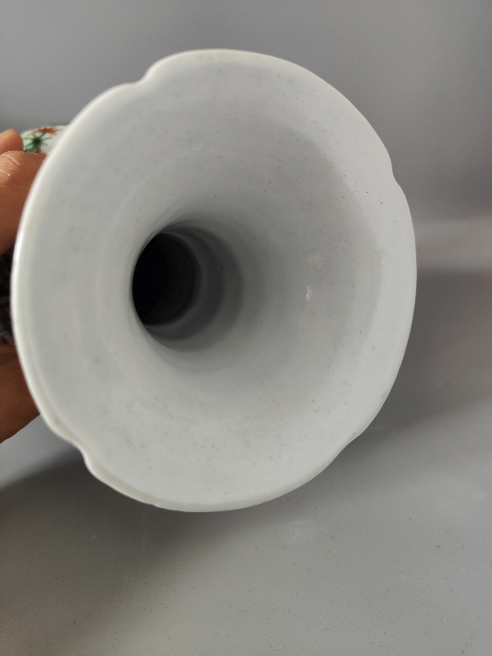 清早期五彩麒麟望月贯耳赏瓶