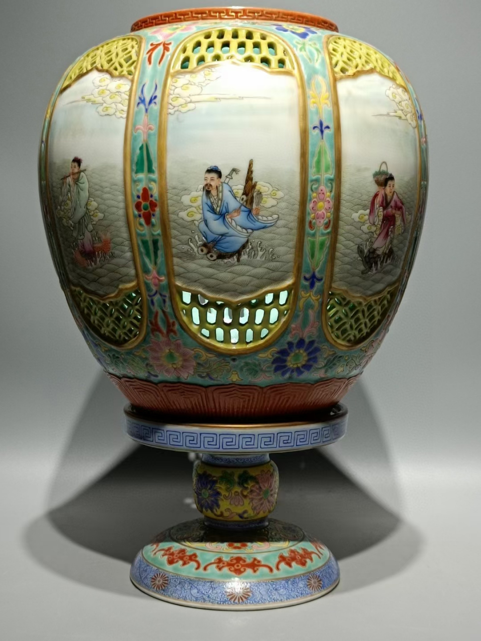 清中期洋彩八仙人物宫灯