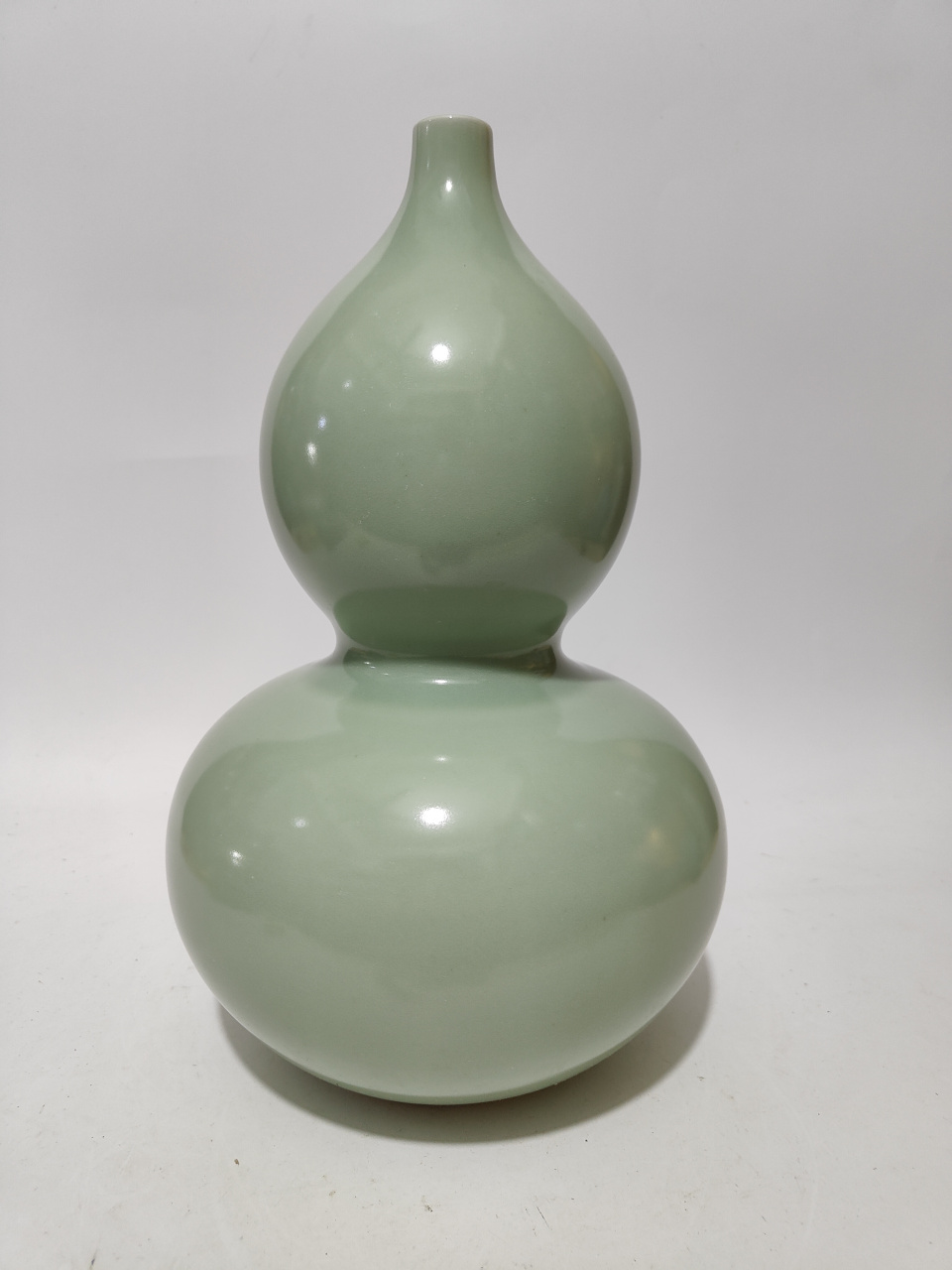 清中期豆青釉葫芦瓶