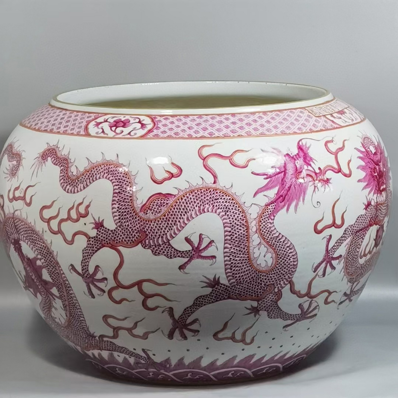 清中期玛瑙红龙纹缸