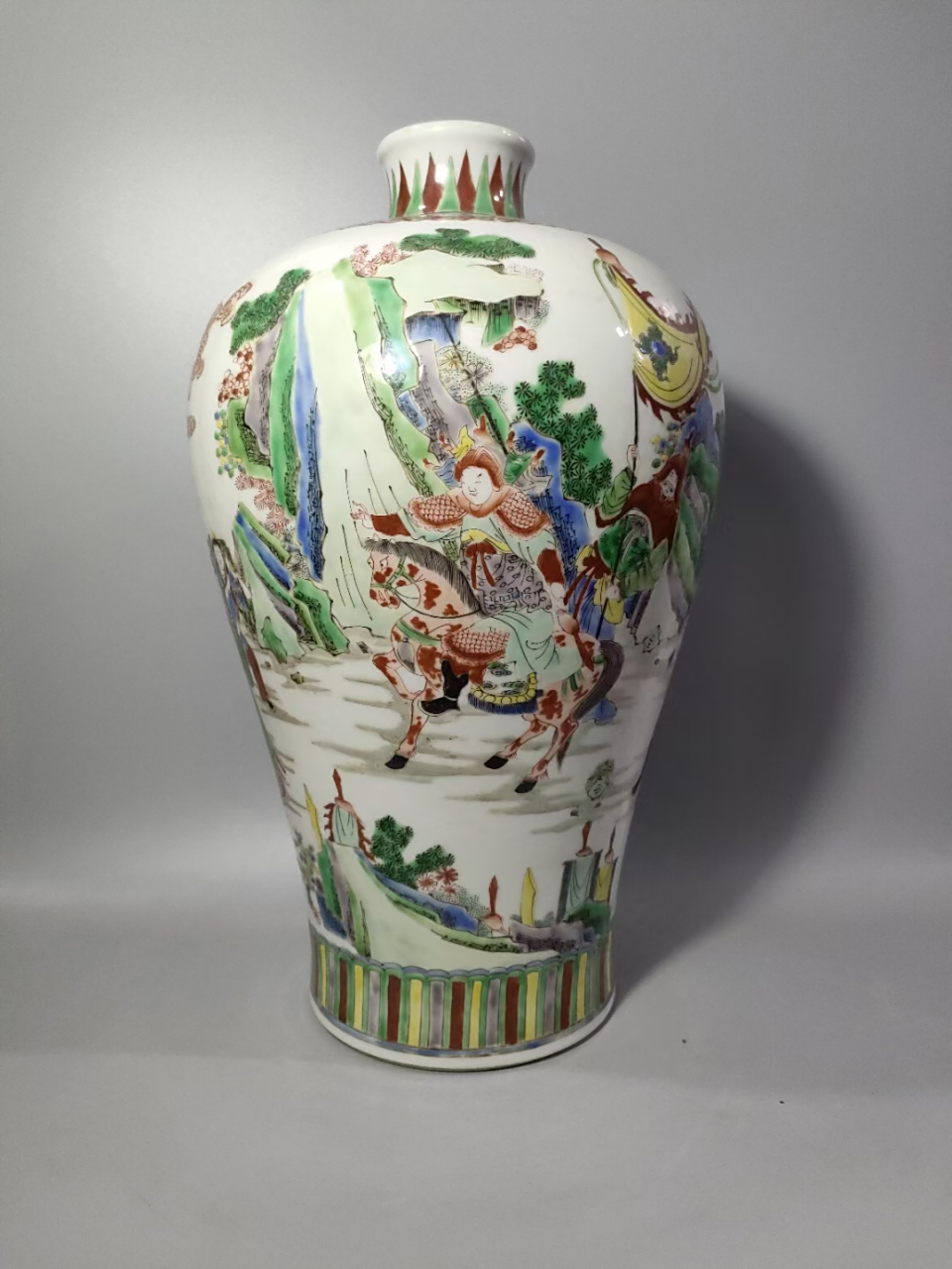 清早期五彩刀马人物故事梅瓶