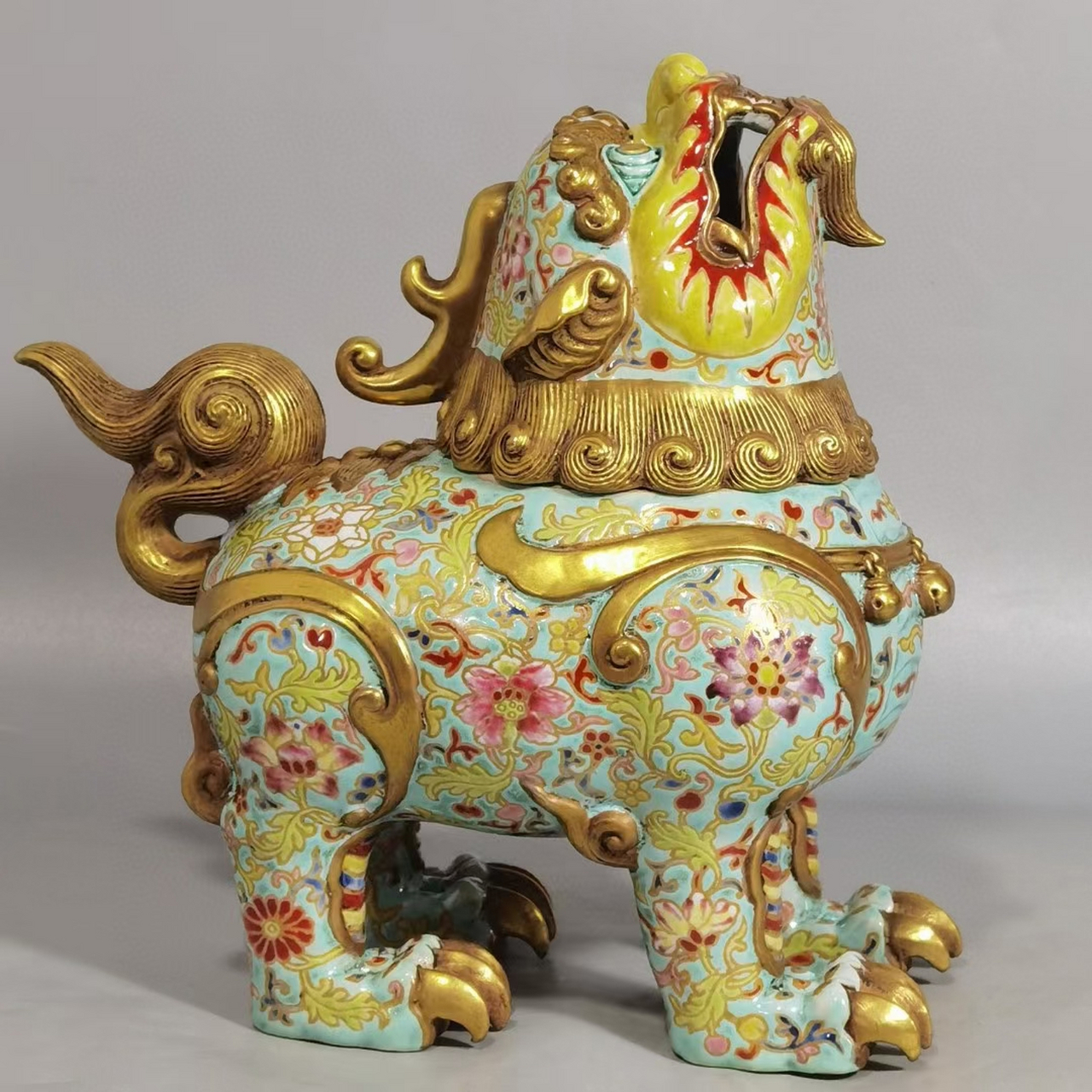 清中期松石绿釉珐琅描金缠枝莲瓷雕望天吼熏香