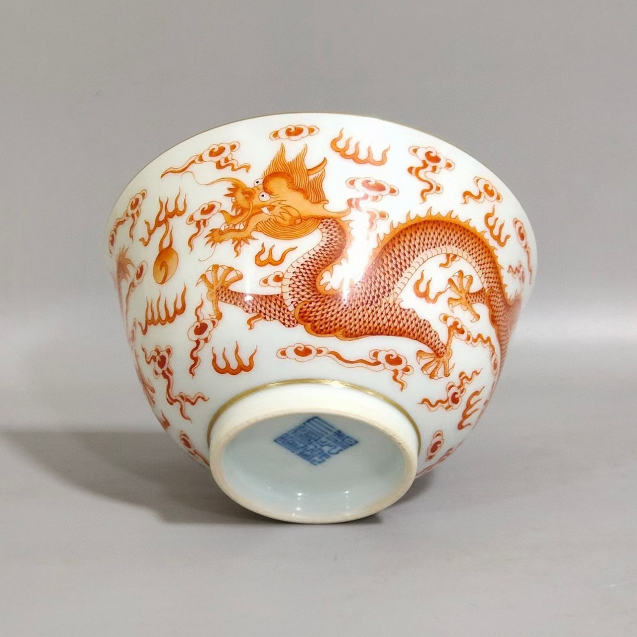 清中期矾红描金火焰龙纹杯一对