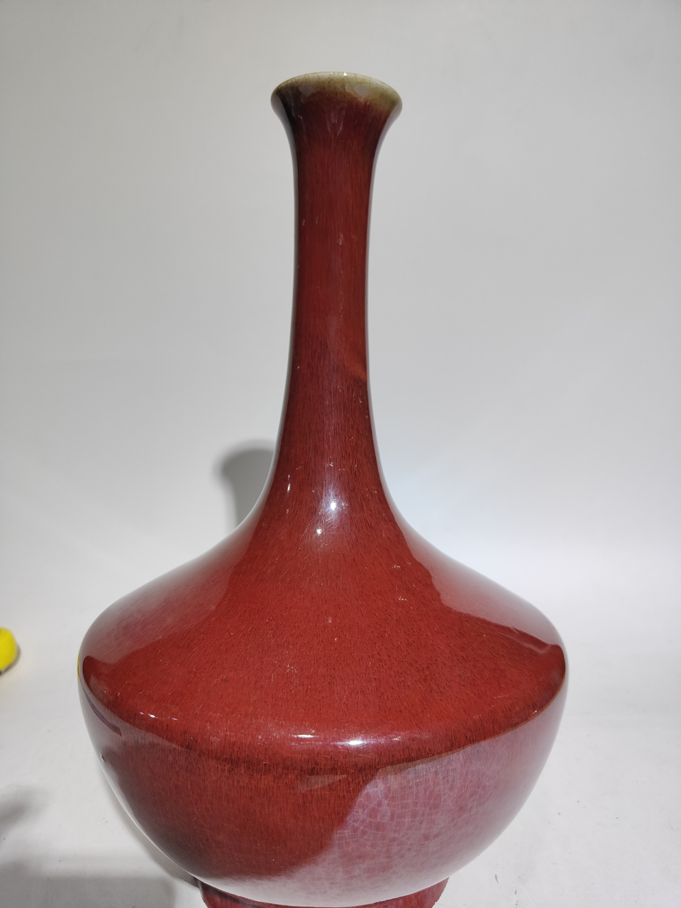 清中期琅红釉赏瓶