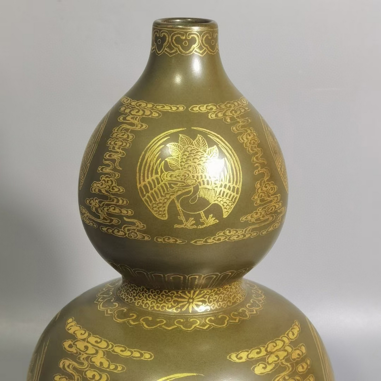 清中期茶叶末釉描金祥云团鹤纹葫芦瓶