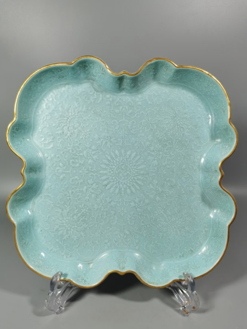 晚清松石绿釉刻花缠枝莲纹茶盘