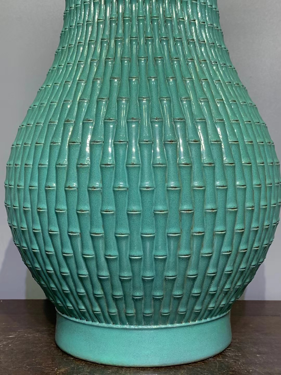 清中期松石绿釉雕刻竹节纹尊