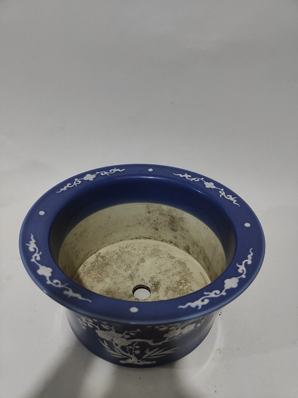 清中期天蓝釉堆白刻花花卉梅兰竹菊花盆