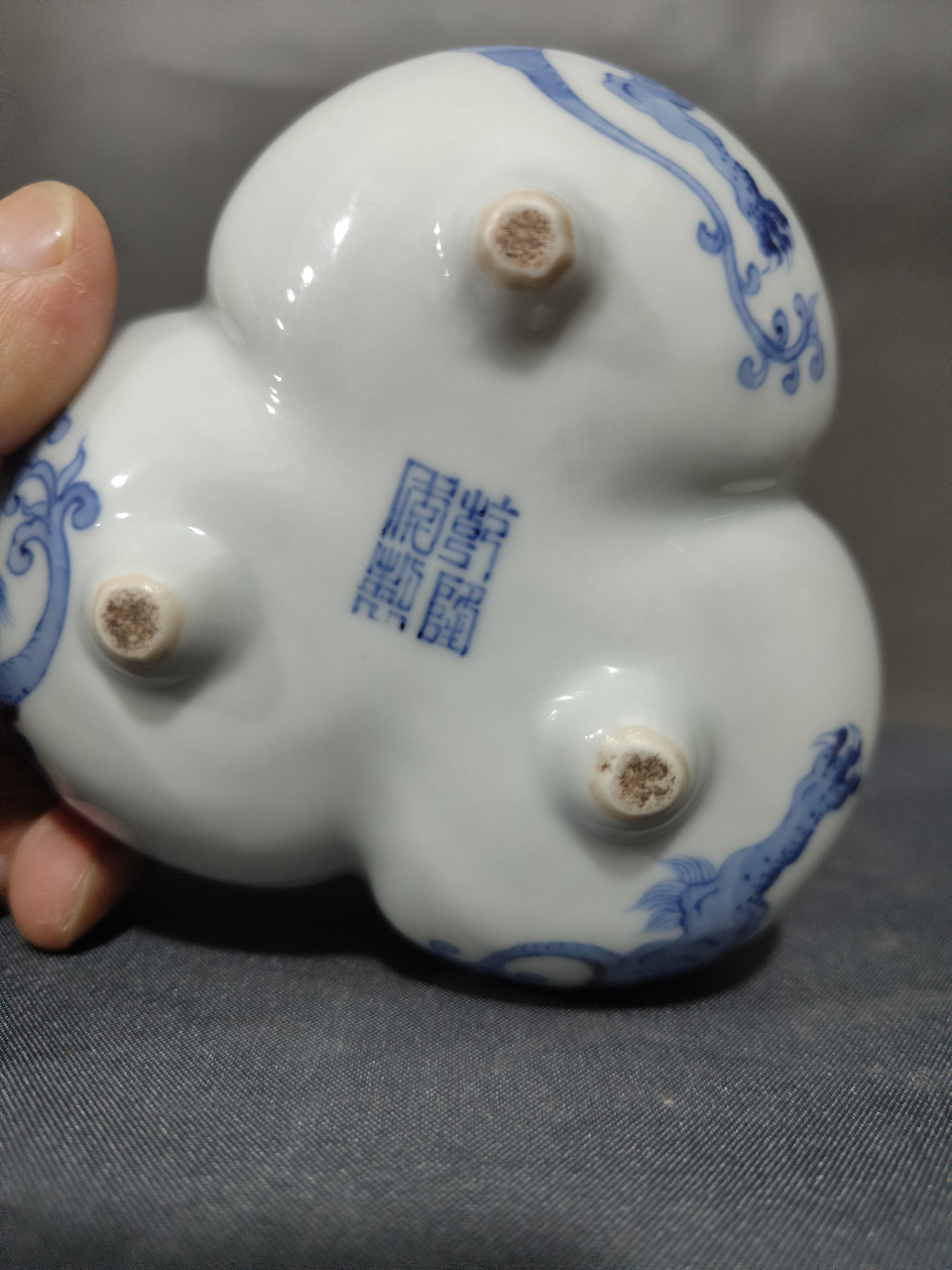 清中期青花釉里红独角兽三足文房水盂