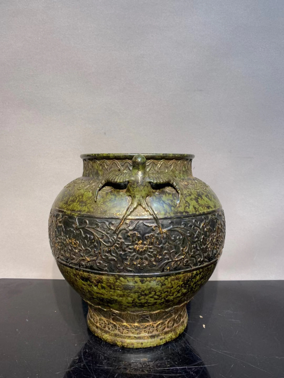 清中期古铜釉描金刻花燕耳罐