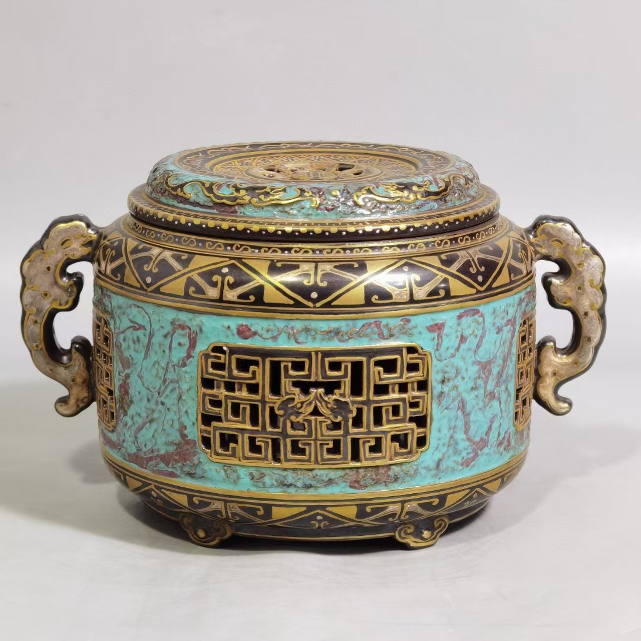 清中期古铜釉镂空刻花双耳熏香炉