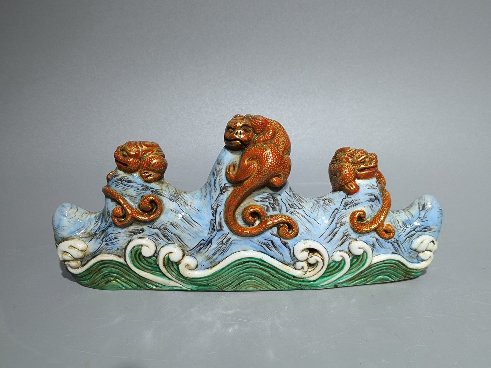 清中期粉彩瓷雕福山寿海貔貅笔架山