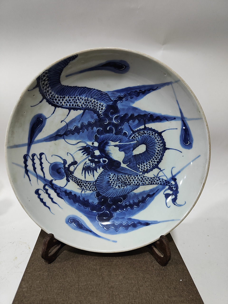 清早期青花过墙龙纹赏盘