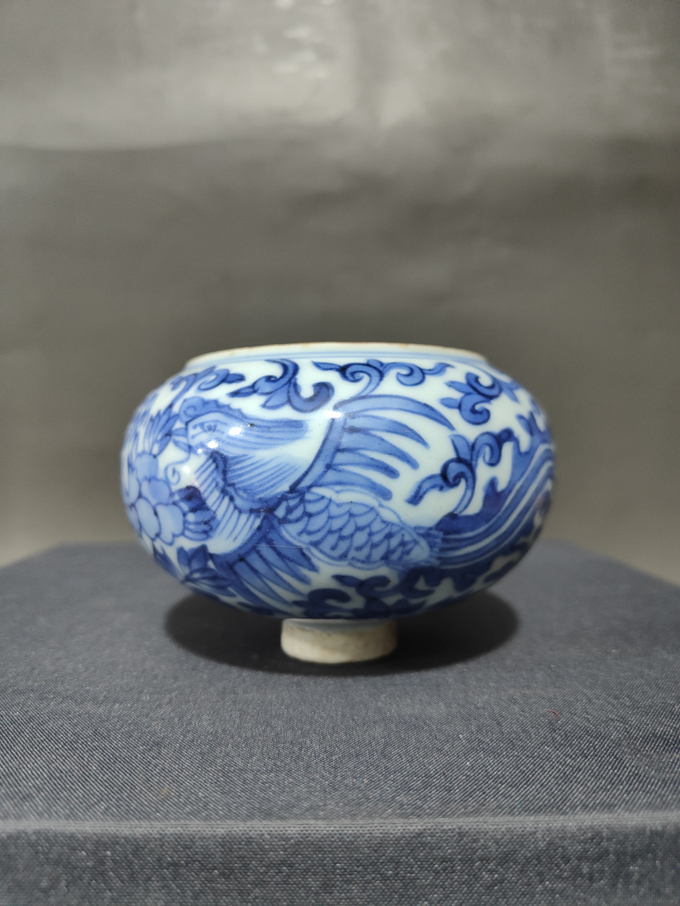 清早期青花凤穿牡丹纹豆
