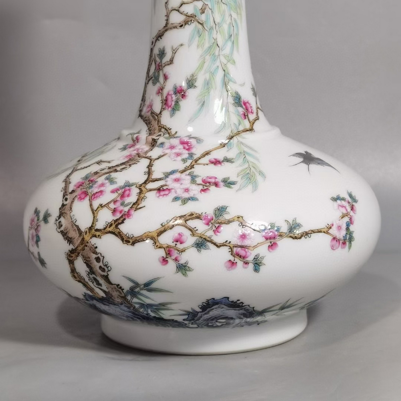 清早期粉彩杏林春燕诗文赏瓶一对