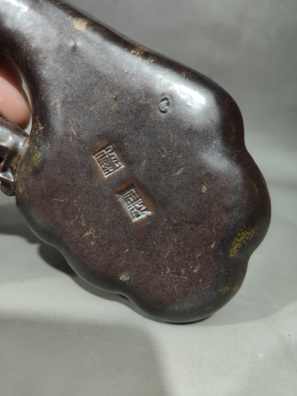 清中期古铜釉点金龙头文房笔舔