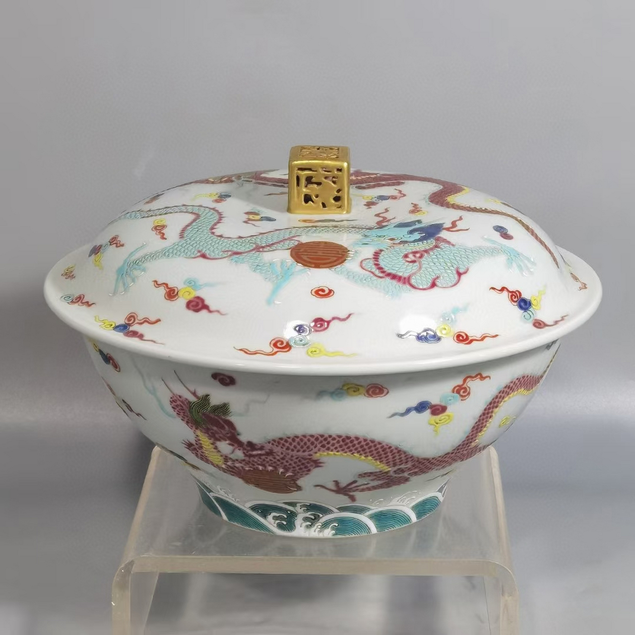 清早期云龙五福捧寿纹镂空描金方钮折腰盖碗