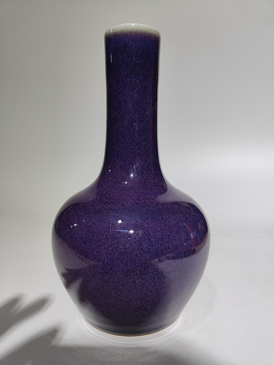 清中期茄皮紫窑变釉天球瓶