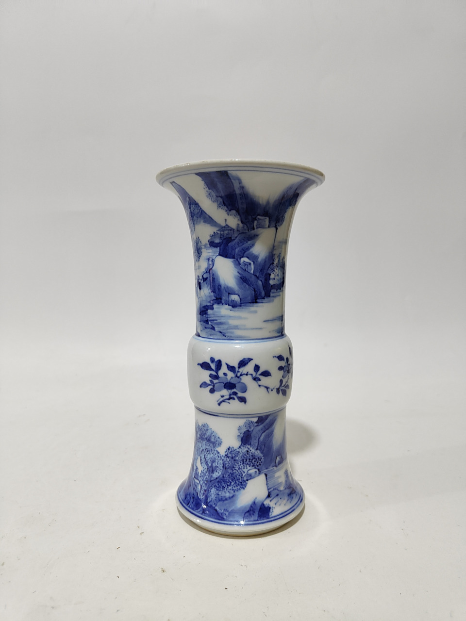 清早期青花山水人物花觚