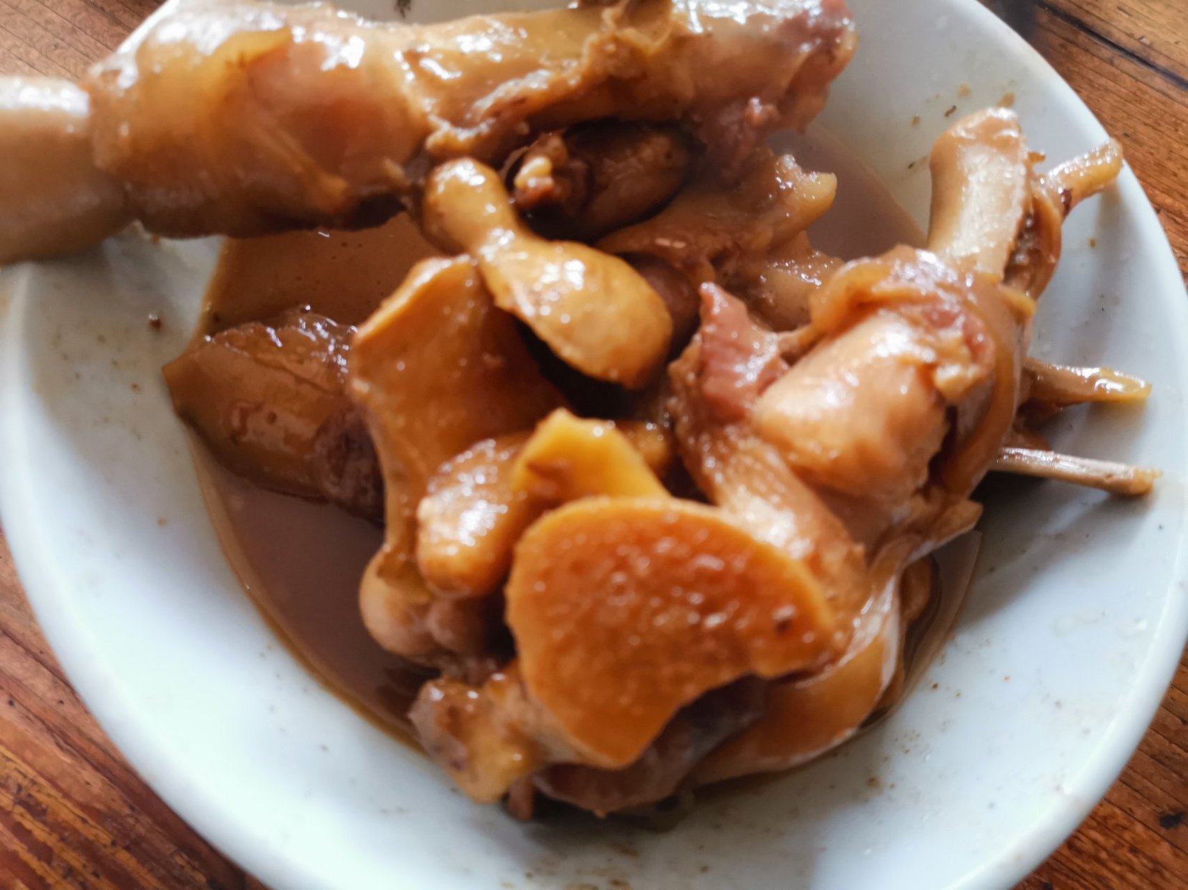 宵夜狗鞭二条,焖狗肉一盘,白切狗肉一盘 我必须补补肾了,狗肉穿肠过