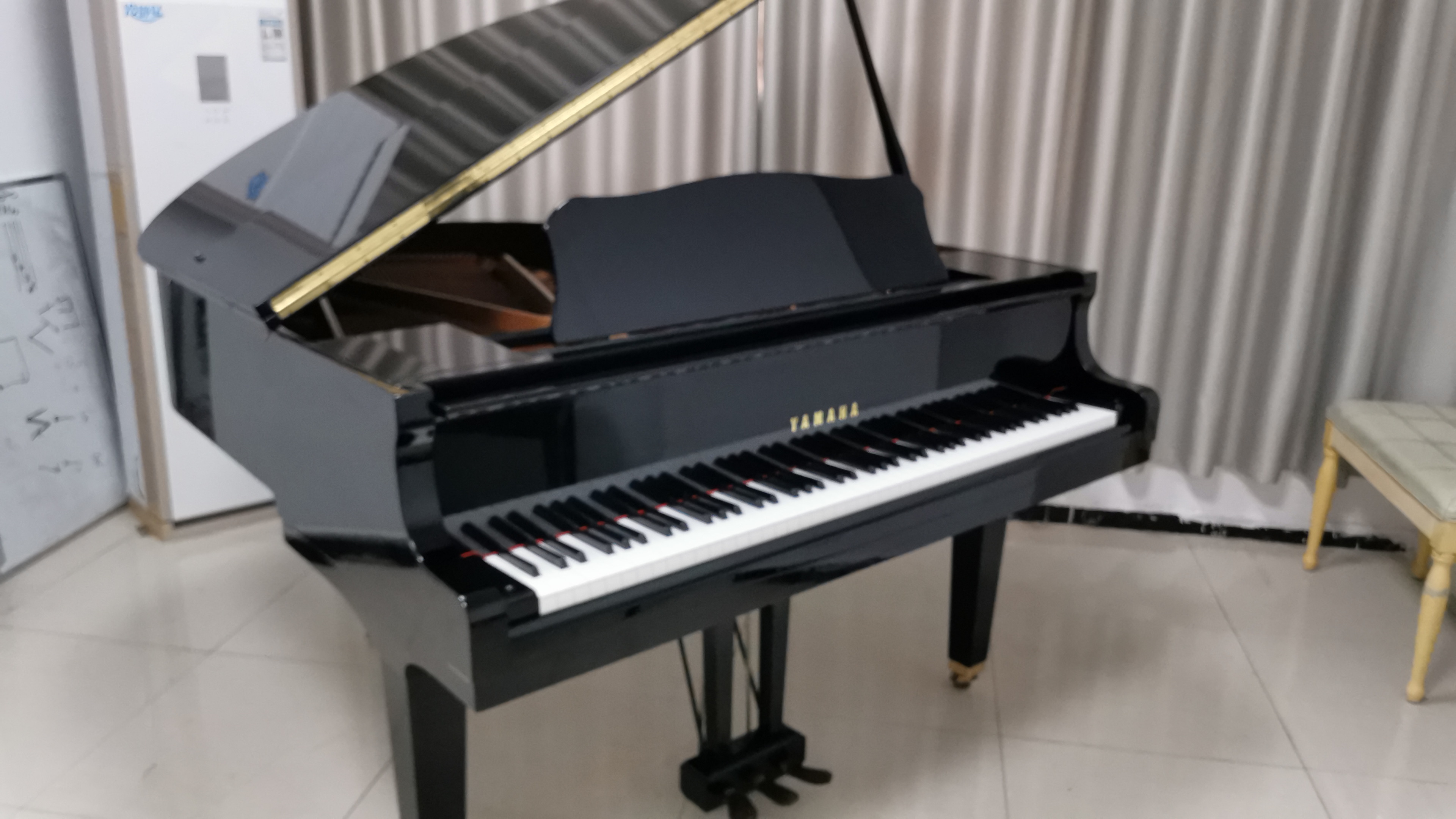 海口买钢琴立省5万买准新雅马哈三角钢琴gb1k