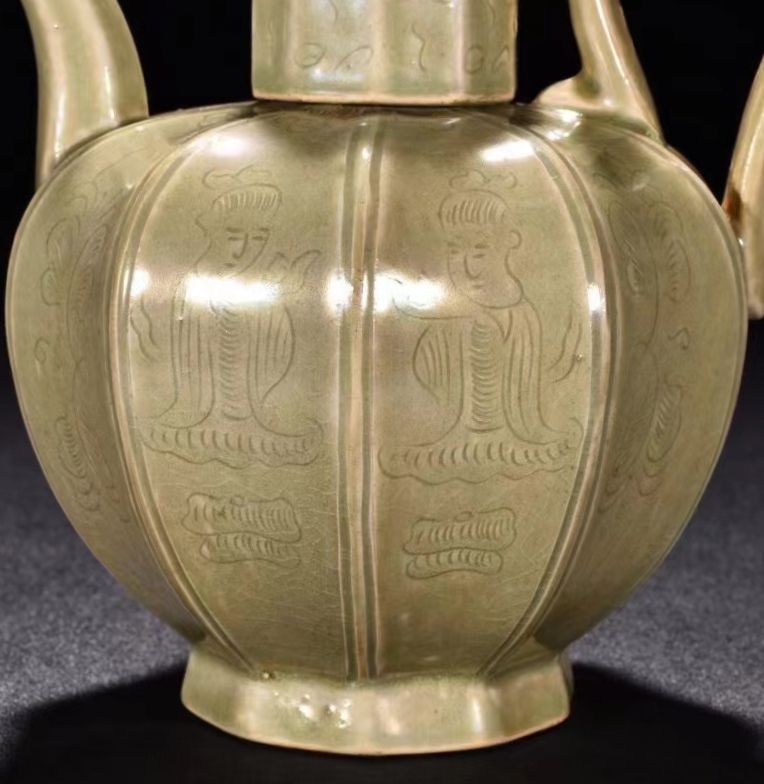 唐五代越窑刻花人物故事纹瓜棱形执壶