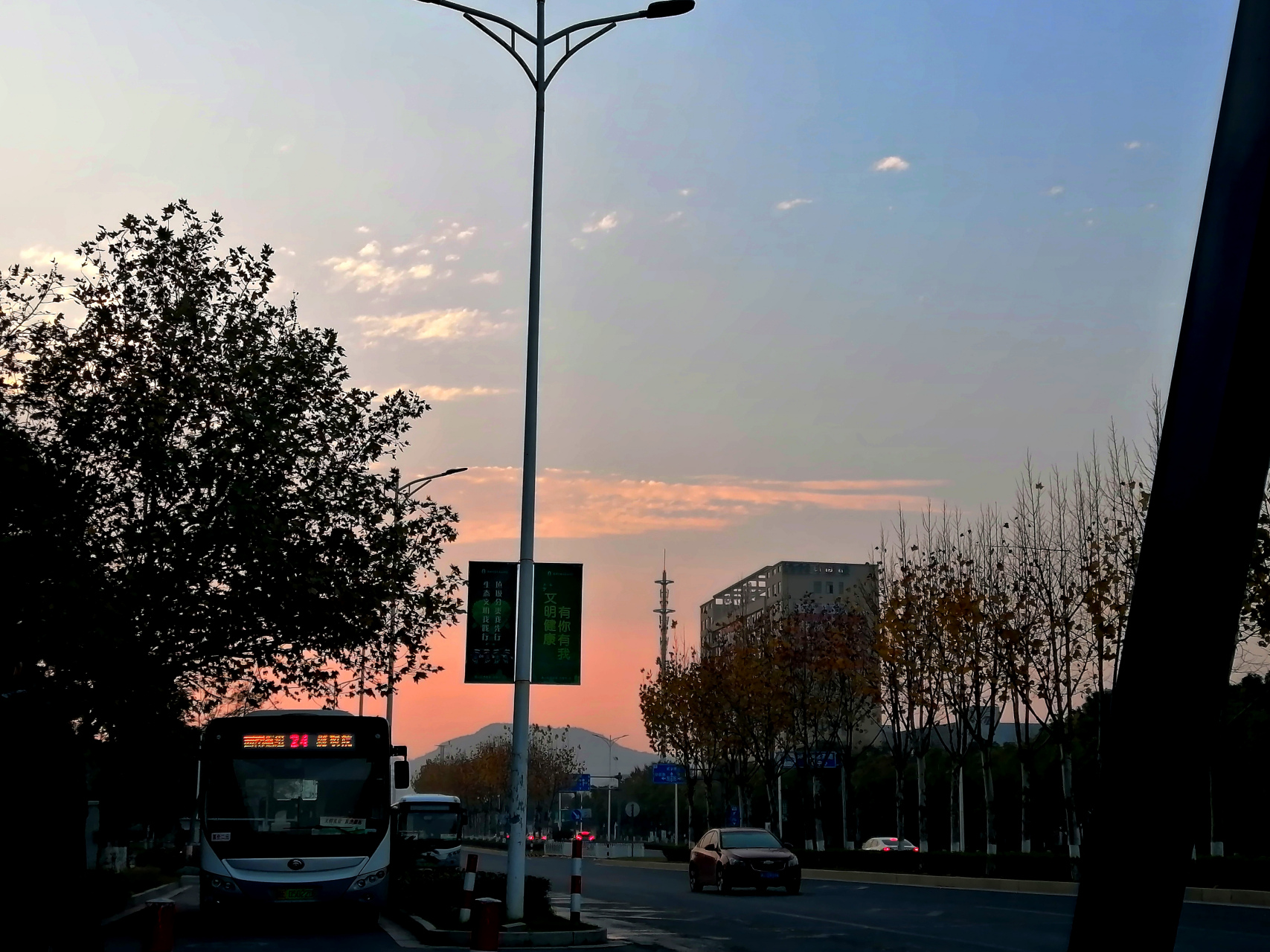 昨天的天空很美呢@瓷哥我的神