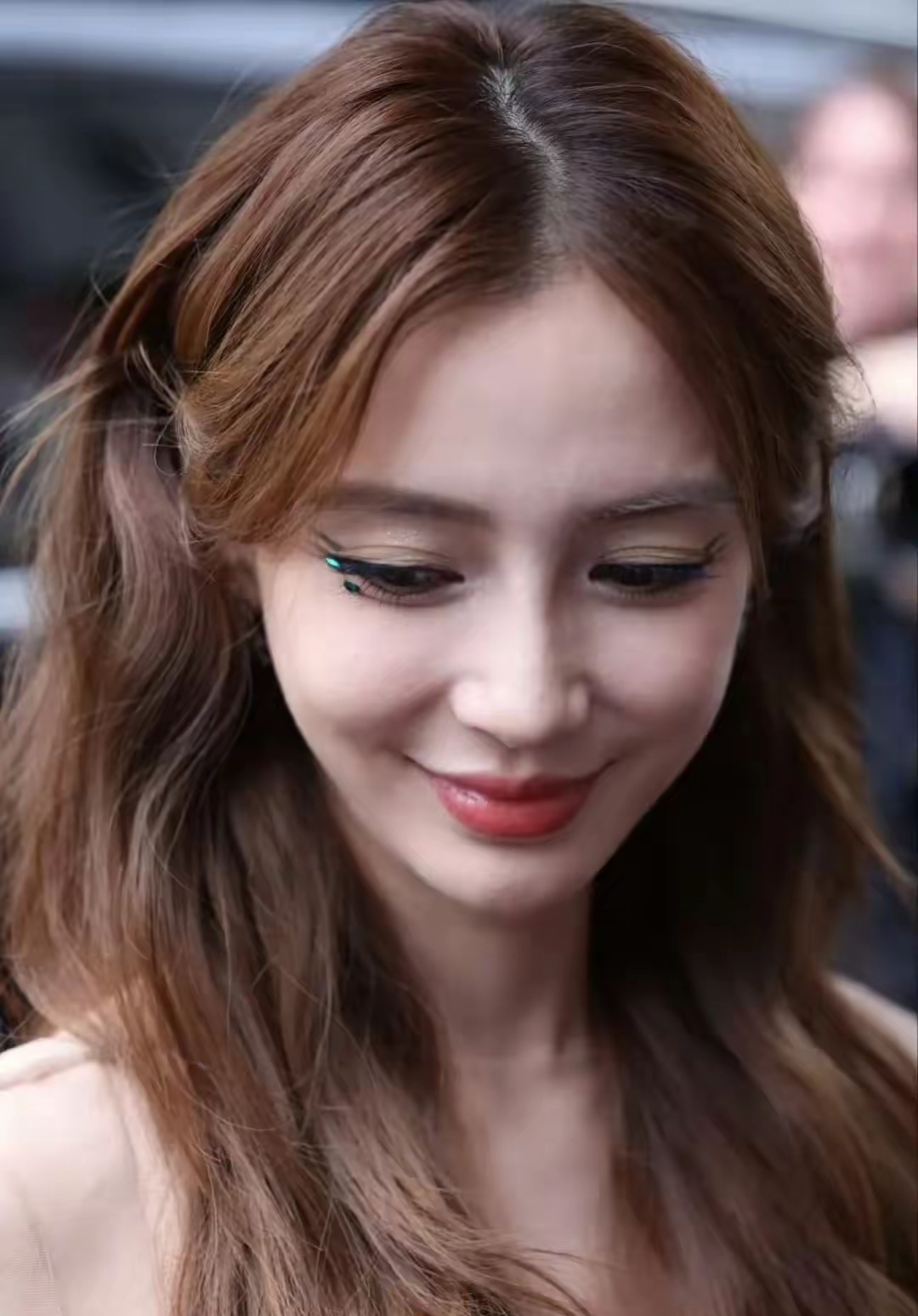 angelababy出席巴黎时装周美爆了,归来仍是王炸,活出