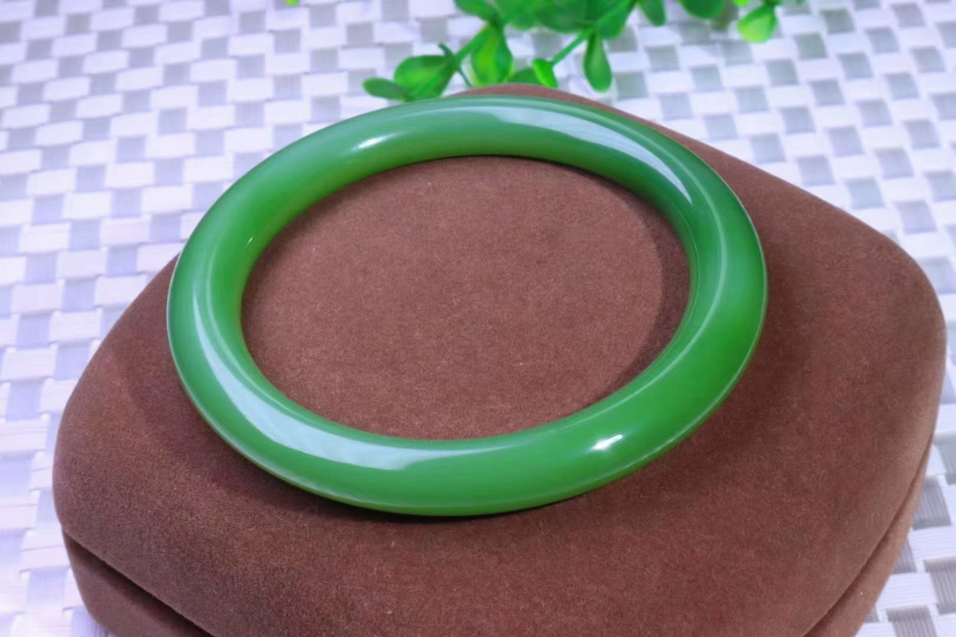 在甄玉坊买了一条和田玉手镯 甄玉坊,关注这个店有段时间了,最近出手