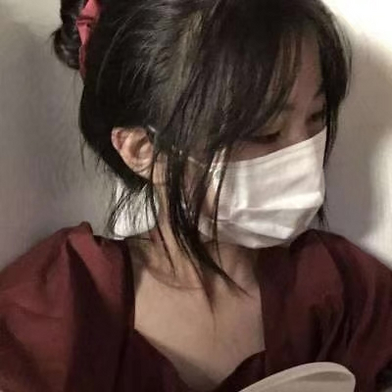戴口罩女生侧脸
