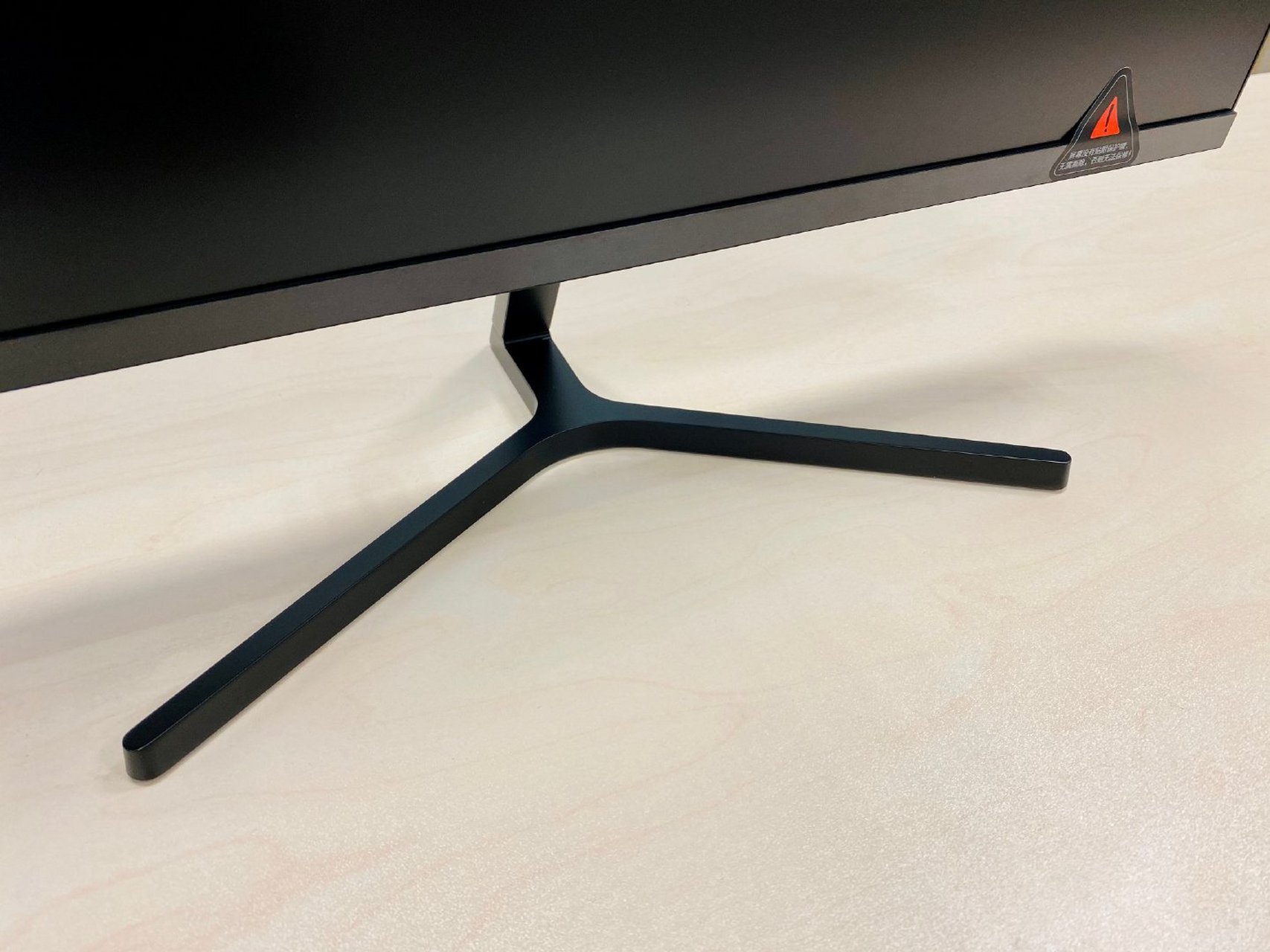 【redmi显示器1a开箱】  redmi显示器1a设计十分简洁,金属脚架,技术